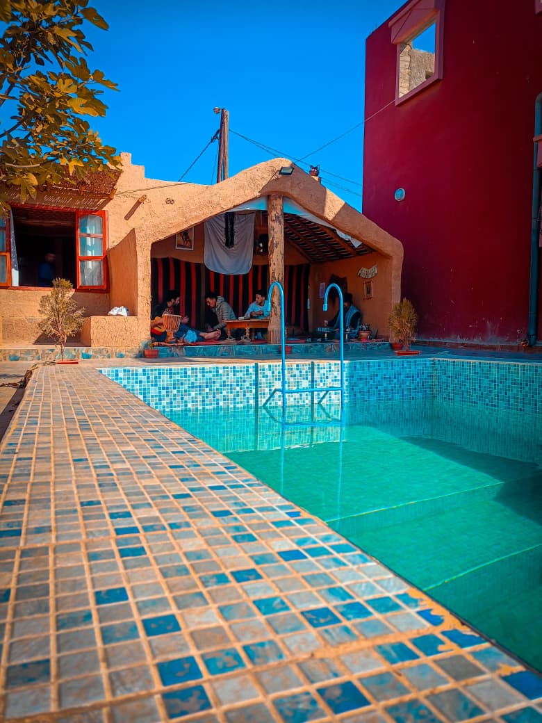 الخيمة + المسبح